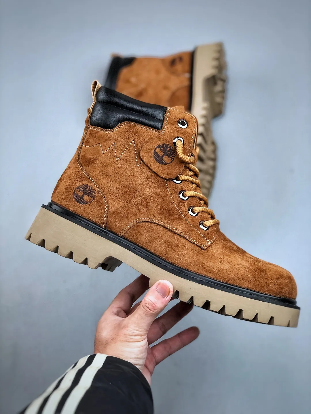Local 💰640 supports store opening new goods 🚀 #Timberland Timberland/Timberland new autumn and winter products essential outdoor leisure rhubarb boots series for autumn and winter #Guangdong Dachang quality original box original packaging fashion trend matching fabrics made of Italian 🇮🇹 top matte fine-grained cowhide lightweight outsole with anti-odor and anti-corrosion genuine leather latex insoles from outsole to hardware are made from OEM raw materials Same as the original Goodyear's never-opening glue process. Good products don't kill pigs. The quality of the first order is strictly controlled. Exclusively released on the entire network. The quality is beyond doubt. The full set of official website unified packaging gives you a perfect wearing experience. The quality is exquisite and durable. A must-have for sportsmen. Specializes in not looking handsome. High-quality feet feel first-class. This winter, it is specially used for outdoor cold protection. Daily casual matching. Size: 38-44 (leather shoe size)